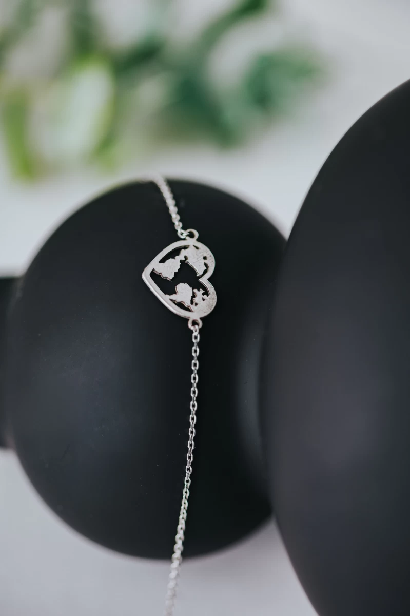 Colier din argint Glob în Inimă