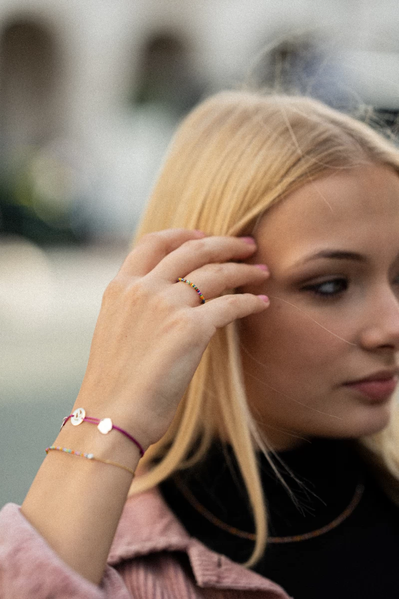 Inel cu mărgele colorate