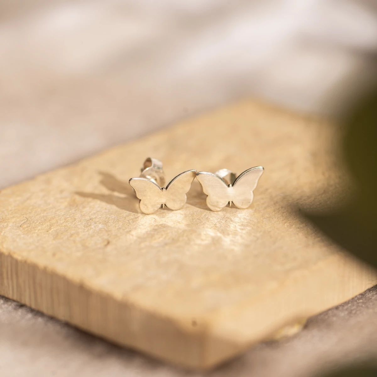 Cercei din aur galben 14K cu fluture