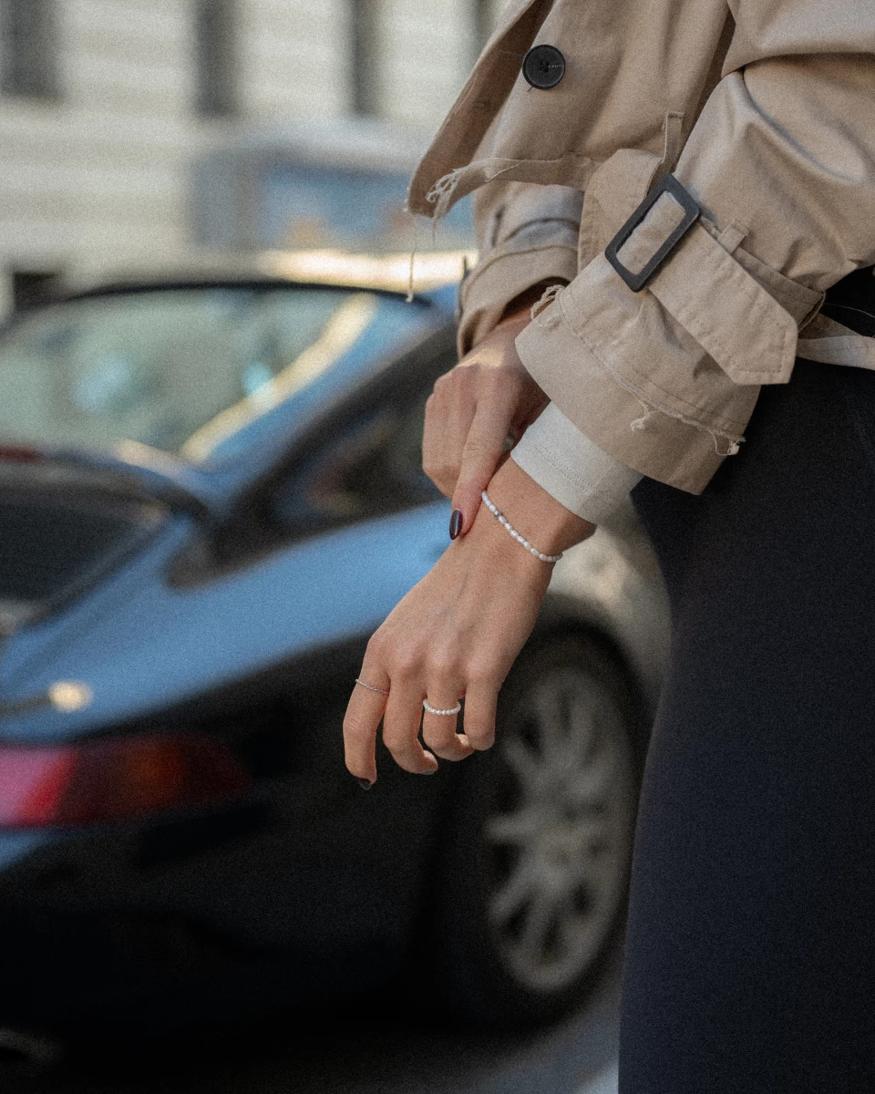 Inel cu perlă albă de apă dulce și bilă din argint 925